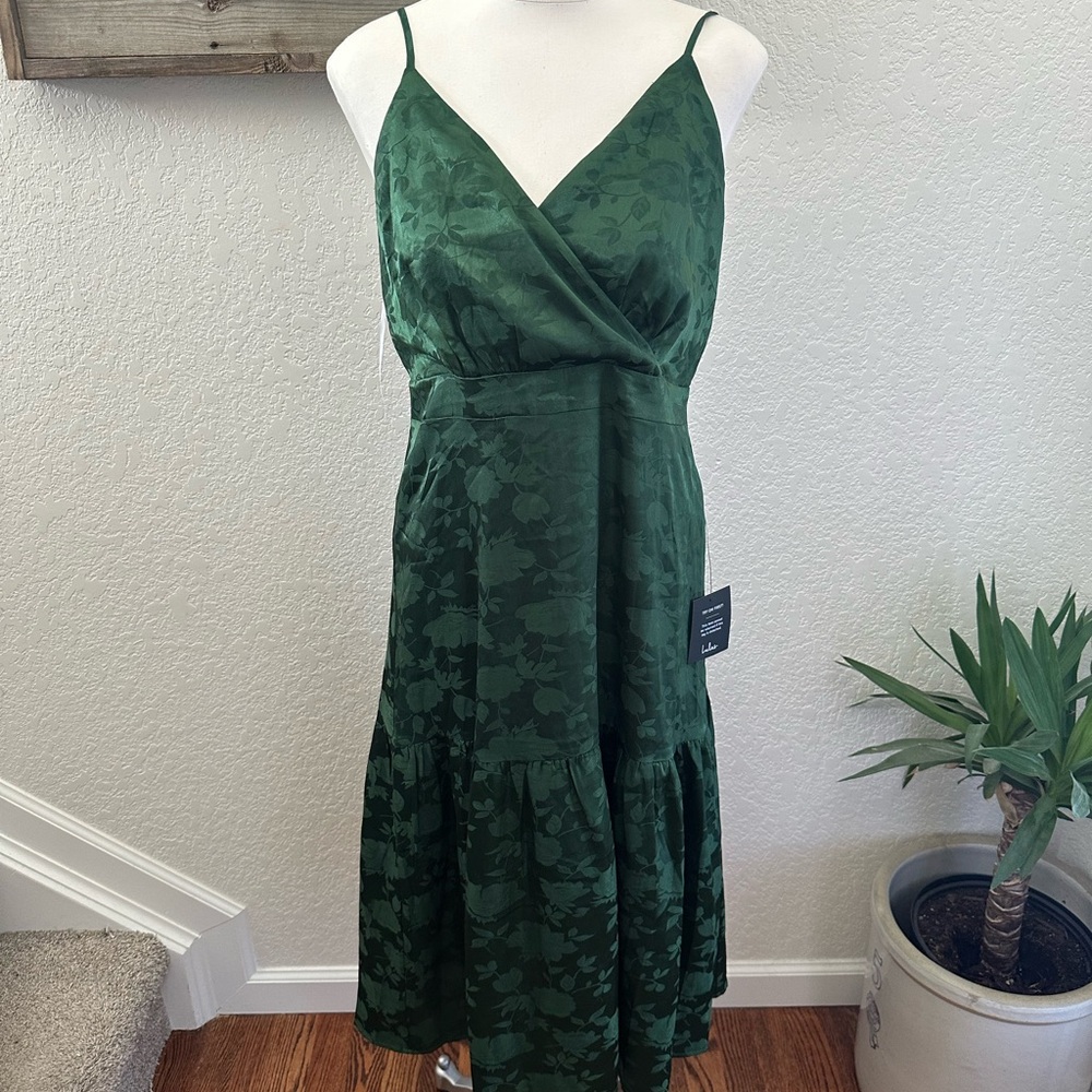 Lulu's Emerald Green Satin Jacquard
Midi‎ - Wedding Guest Dress Large NWT